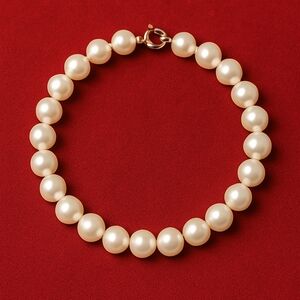 Classic Pearl Bracelet with Gold Clasp